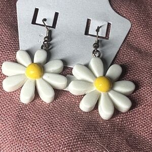 Cute Daisy earrings